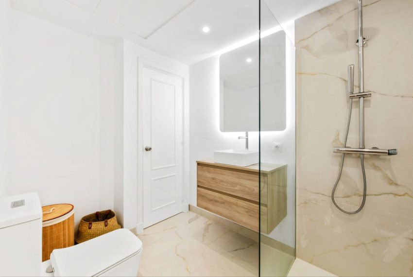 R4991452-Townhouse-For-Sale-Nueva-Andalucia-Terraced-2-Beds-143-Built-11