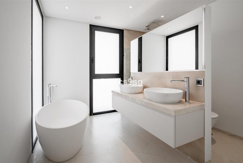 R4991854-Villa-For-Sale-Nueva-Andalucia-Detached-5-Beds-701-Built-15