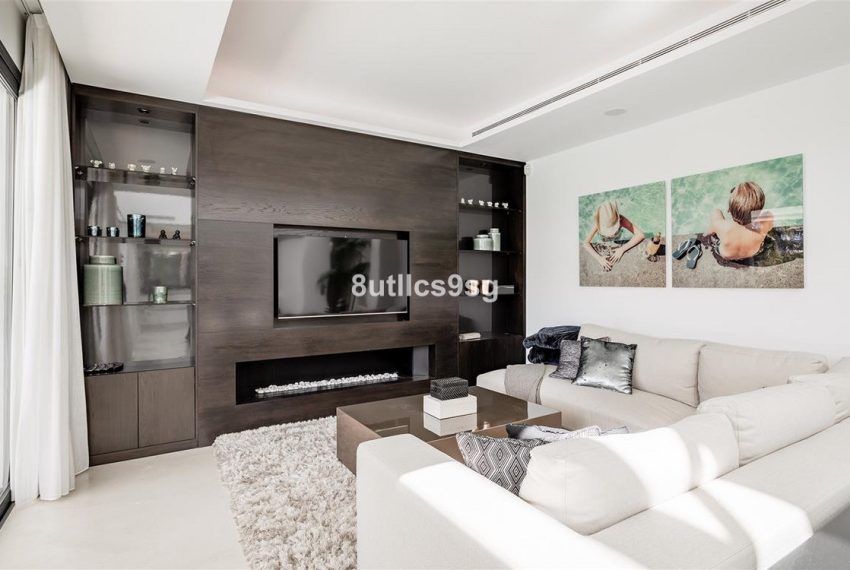 R4991854-Villa-For-Sale-Nueva-Andalucia-Detached-5-Beds-701-Built-4