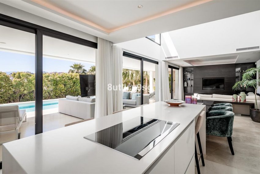R4991854-Villa-For-Sale-Nueva-Andalucia-Detached-5-Beds-701-Built-6