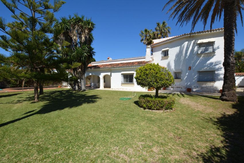 R4992583-Villa-For-Sale-Elviria-Detached-7-Beds-400-Built-1