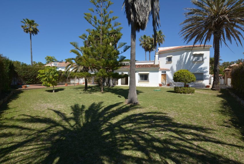 R4992583-Villa-For-Sale-Elviria-Detached-7-Beds-400-Built-2
