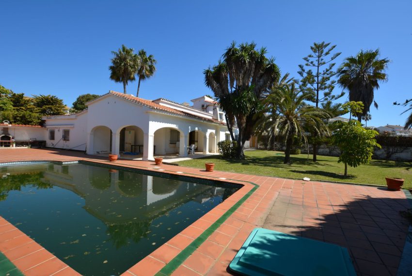 R4992583-Villa-For-Sale-Elviria-Detached-7-Beds-400-Built