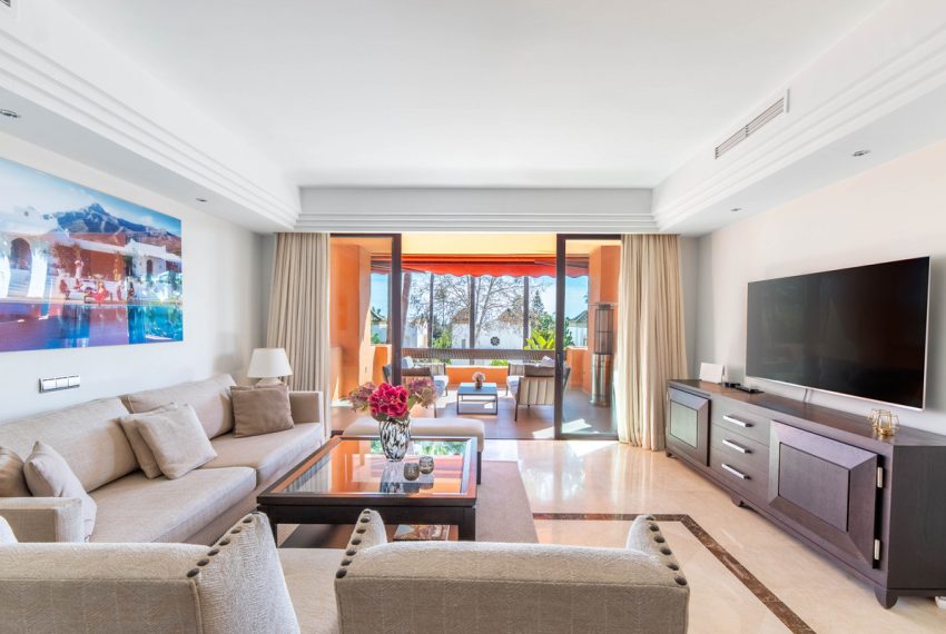R4993216-Apartment-For-Sale-Nueva-Andalucia-Middle-Floor-3-Beds-150-Built