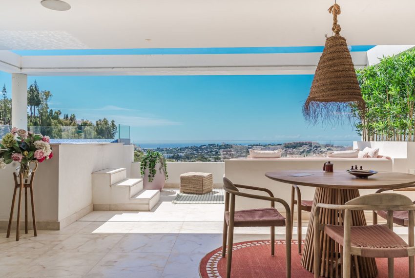 R4993978-Apartment-For-Sale-Nueva-Andalucia-Middle-Floor-2-Beds-110-Built