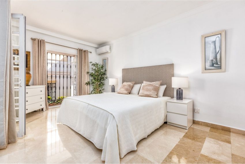 R4995241-Townhouse-For-Sale-Aloha-Terraced-3-Beds-156-Built