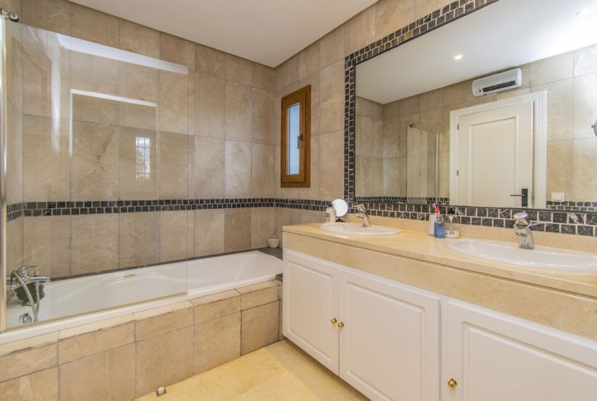 R5001352-Villa-For-Sale-Nagueles-Detached-5-Beds-400-Built-14
