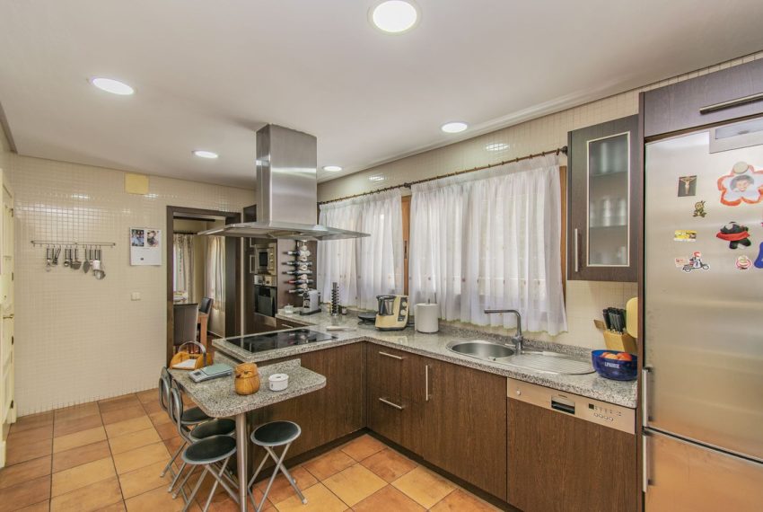 R5001352-Villa-For-Sale-Nagueles-Detached-5-Beds-400-Built-16