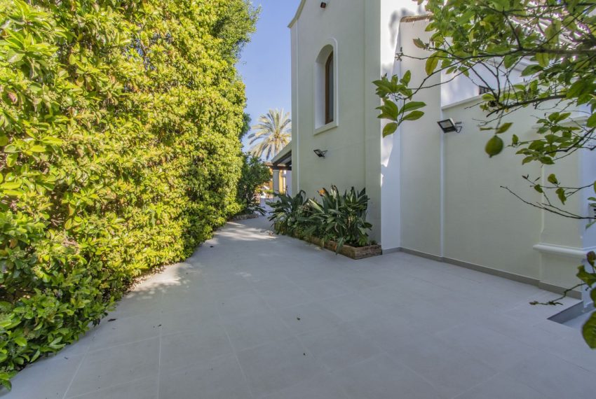 R5001352-Villa-For-Sale-Nagueles-Detached-5-Beds-400-Built-17