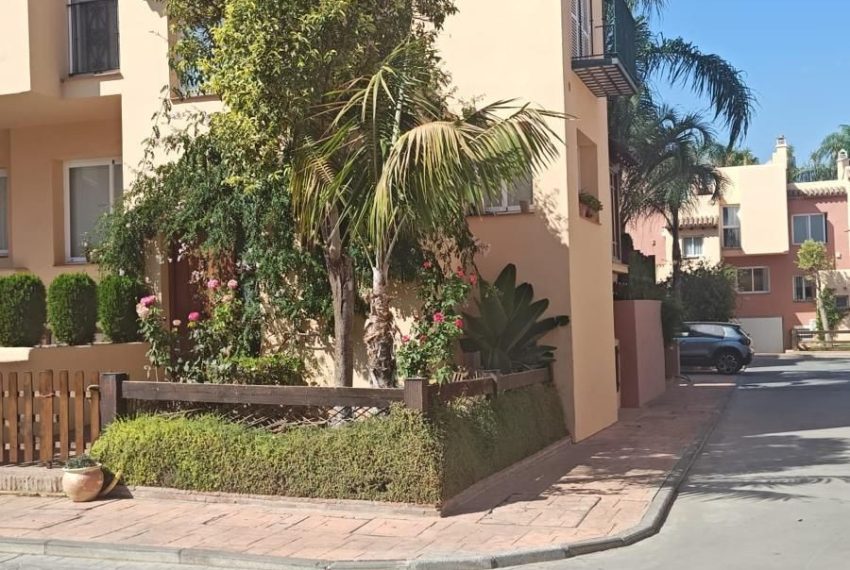 R5001457-Villa-For-Sale-Nueva-Andalucia-Semi-Detached-4-Beds-171-Built