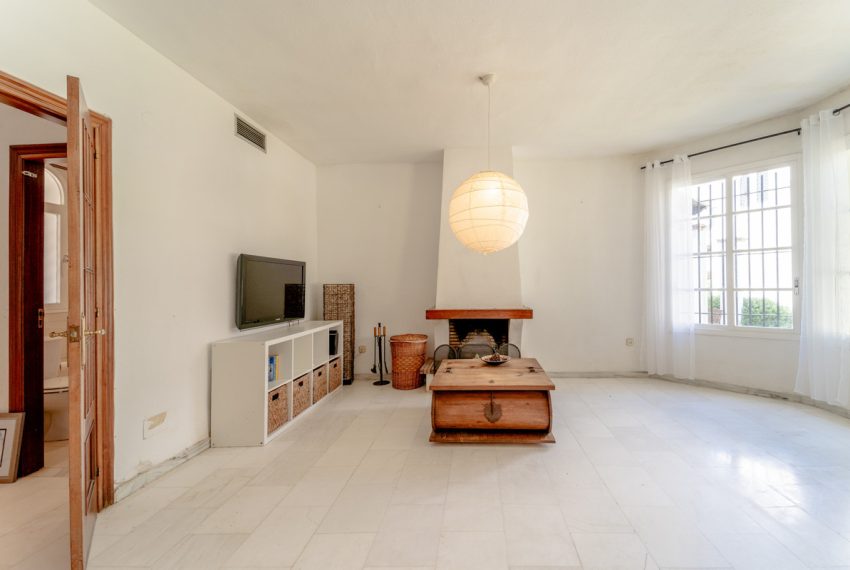 R5001817-Townhouse-For-Sale-Nueva-Andalucia-Terraced-3-Beds-130-Built-1