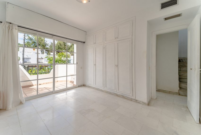 R5001817-Townhouse-For-Sale-Nueva-Andalucia-Terraced-3-Beds-130-Built-14