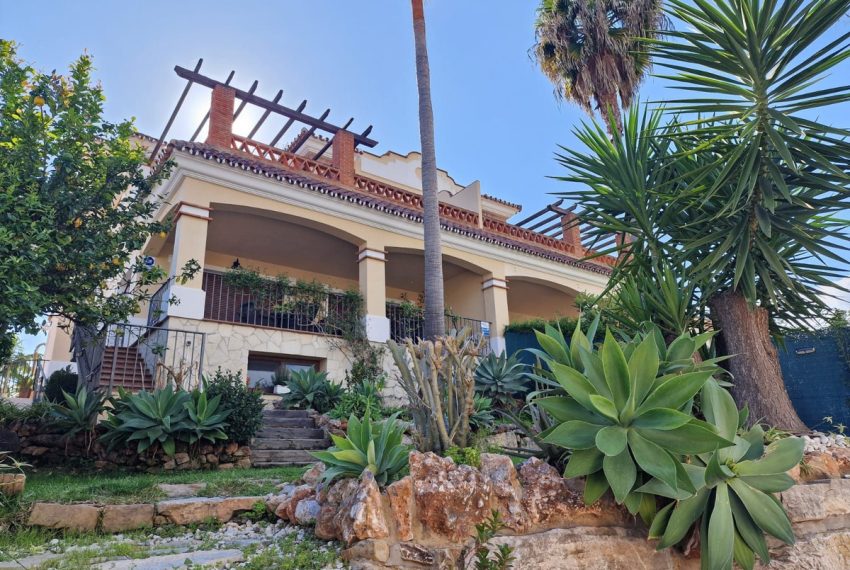 R5002036-Villa-For-Sale-Marbella-Semi-Detached-5-Beds-625-Built-1