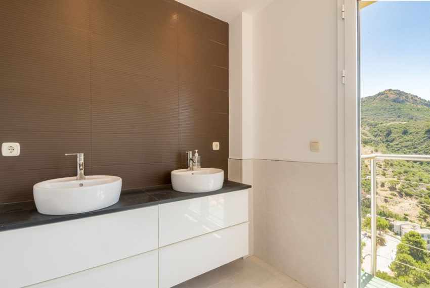 R5002057-Villa-For-Sale-Benahavis-Detached-4-Beds-551-Built-12