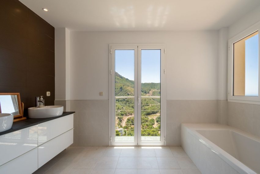 R5002057-Villa-For-Sale-Benahavis-Detached-4-Beds-551-Built-14