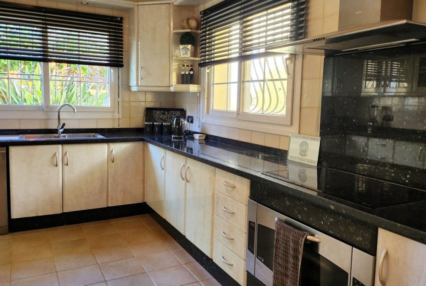 R5002897-Villa-For-Sale-La-Cala-de-Mijas-Detached-5-Beds-248-Built-6