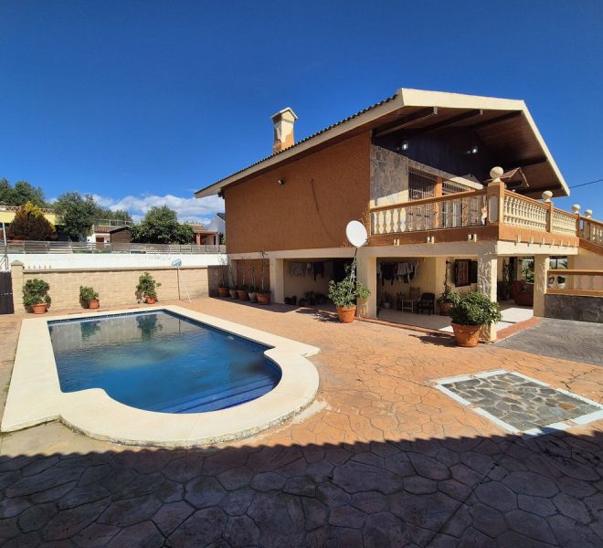R5003902-Image 1-Finca - 6 Beds - 667 Built