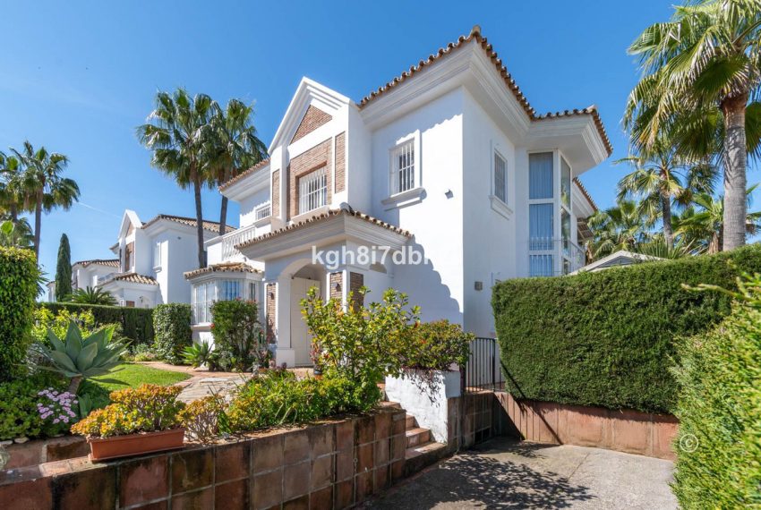 R5004175-Villa-For-Sale-Estepona-Detached-4-Beds-194-Built-1