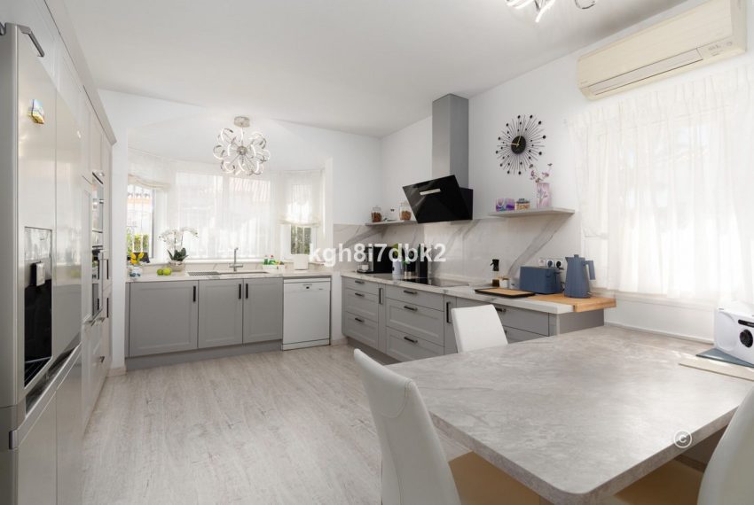 R5004175-Villa-For-Sale-Estepona-Detached-4-Beds-194-Built-12