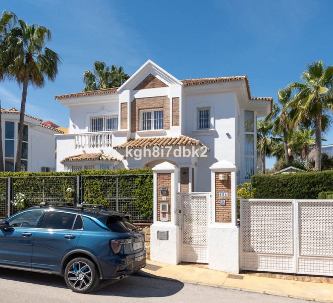 R5004175-Image 1-Detached - 4 Beds - 194 Built