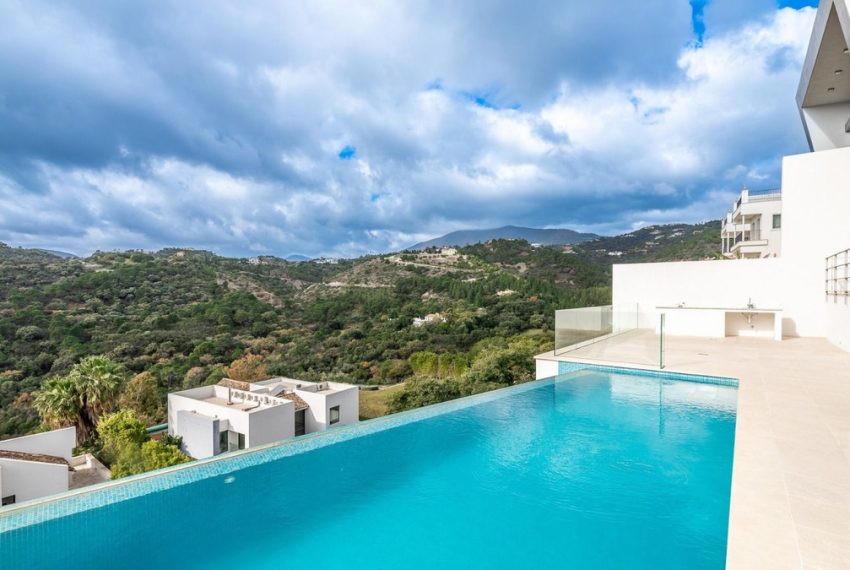 R5004481-Villa-For-Sale-Los-Arqueros-Detached-6-Beds-802-Built-1