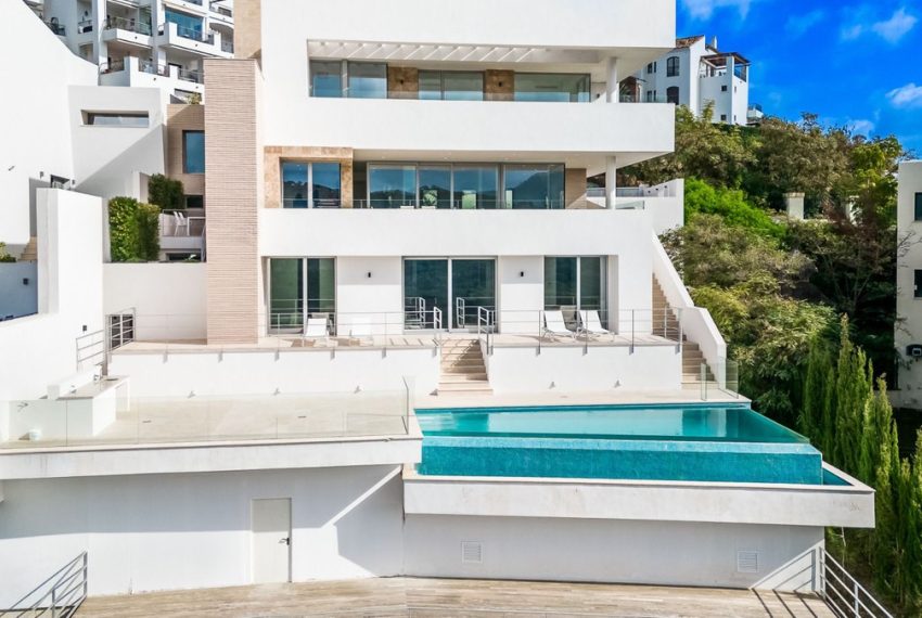 R5004481-Villa-For-Sale-Los-Arqueros-Detached-6-Beds-802-Built-2