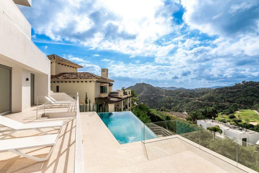 R5004481-Villa-For-Sale-Los-Arqueros-Detached-6-Beds-802-Built