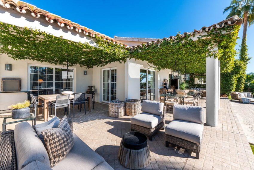 R5004811-Villa-For-Sale-Nueva-Andalucia-Detached-6-Beds-620-Built-2