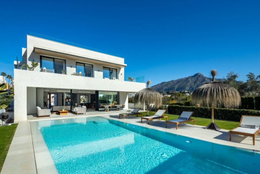 R5005057-Villa-For-Sale-Marbella-Detached-5-Beds-310-Built-1