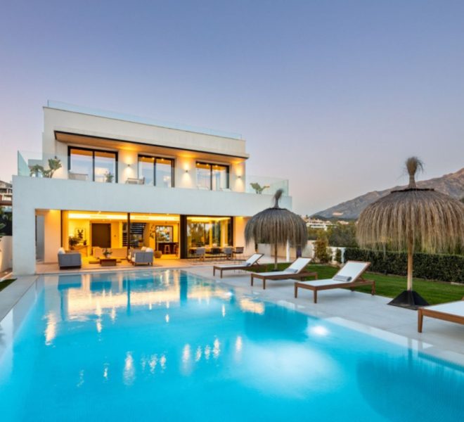 R5005057-Image 1-Detached - 5 Beds - 310 Built