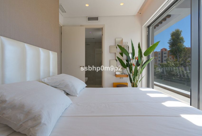 R5005288-Villa-For-Sale-Estepona-Detached-4-Beds-568-Built-11