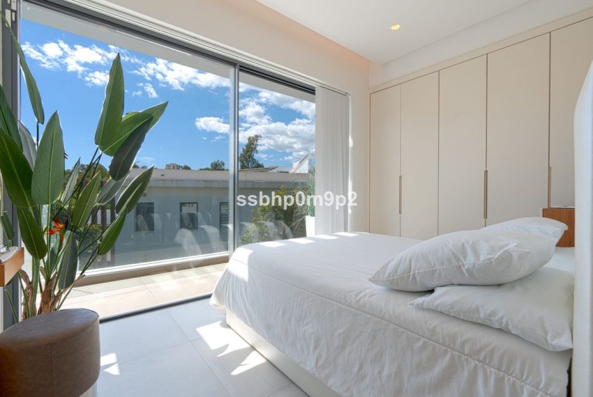 R5005288-Villa-For-Sale-Estepona-Detached-4-Beds-568-Built-16