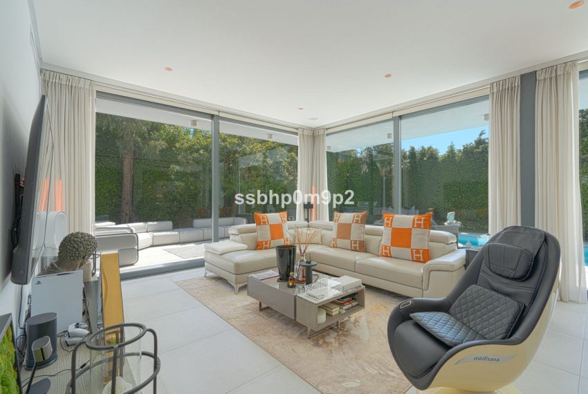 R5005288-Villa-For-Sale-Estepona-Detached-4-Beds-568-Built-2