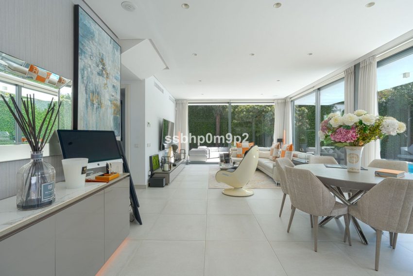 R5005288-Villa-For-Sale-Estepona-Detached-4-Beds-568-Built-3