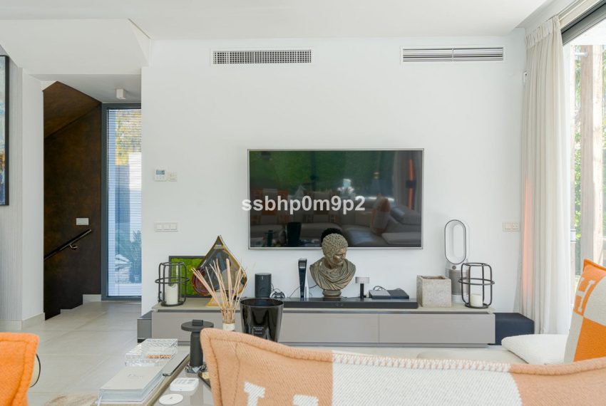 R5005288-Villa-For-Sale-Estepona-Detached-4-Beds-568-Built-4