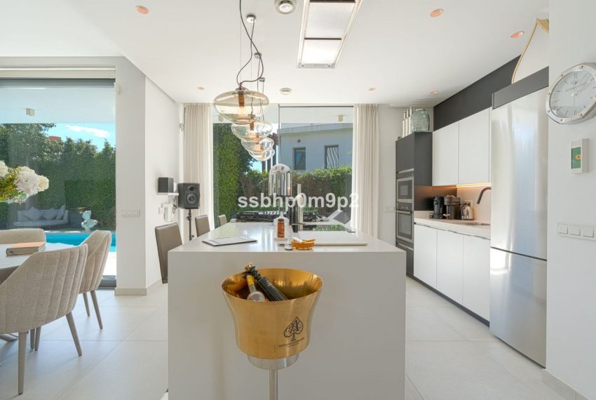 R5005288-Villa-For-Sale-Estepona-Detached-4-Beds-568-Built-6
