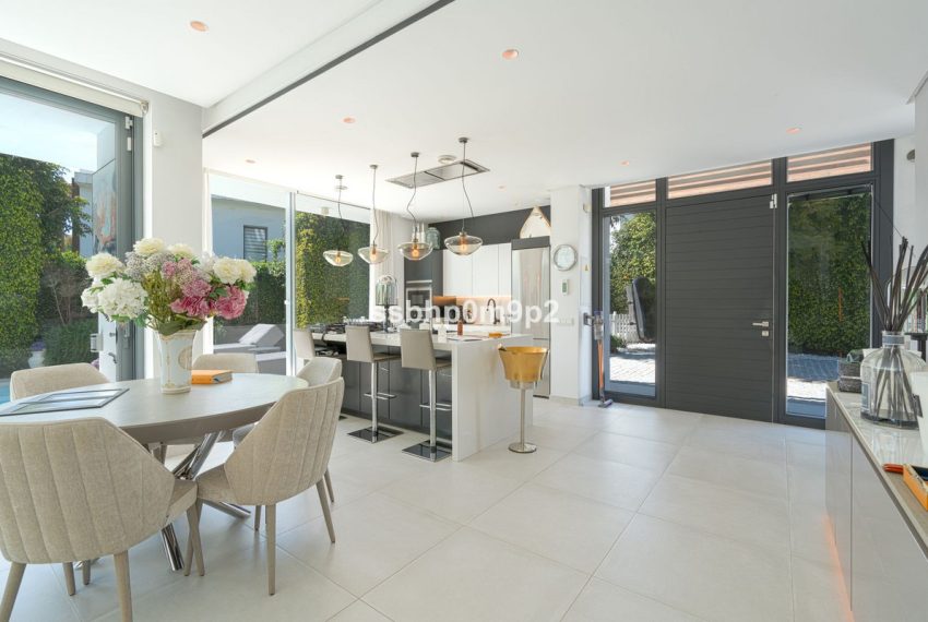 R5005288-Villa-For-Sale-Estepona-Detached-4-Beds-568-Built-8