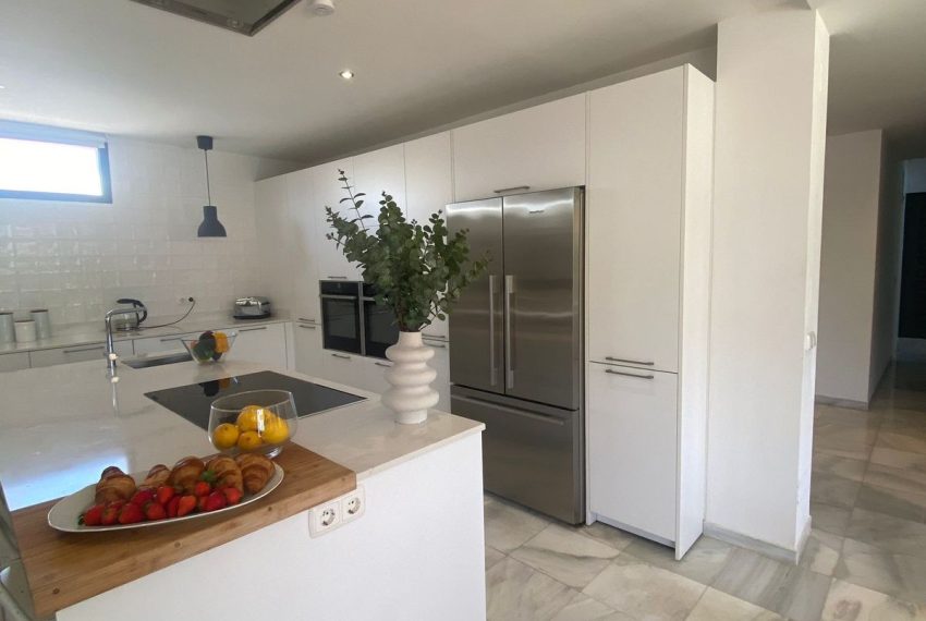 R5005510-Villa-For-Sale-Marbella-Detached-6-Beds-300-Built-10