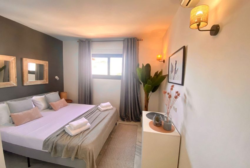 R5005510-Villa-For-Sale-Marbella-Detached-6-Beds-300-Built-16