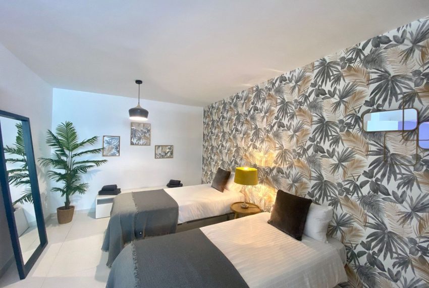 R5005510-Villa-For-Sale-Marbella-Detached-6-Beds-300-Built-17