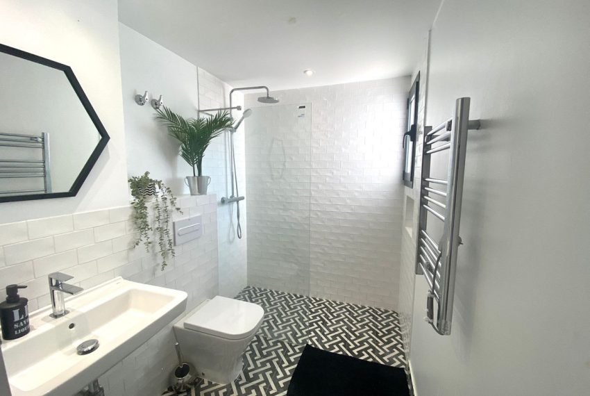 R5005510-Villa-For-Sale-Marbella-Detached-6-Beds-300-Built-18