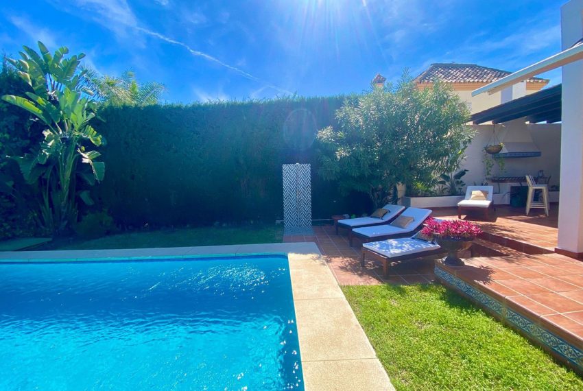 R5005510-Villa-For-Sale-Marbella-Detached-6-Beds-300-Built-2