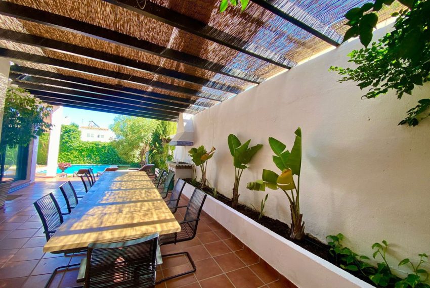 R5005510-Villa-For-Sale-Marbella-Detached-6-Beds-300-Built-4