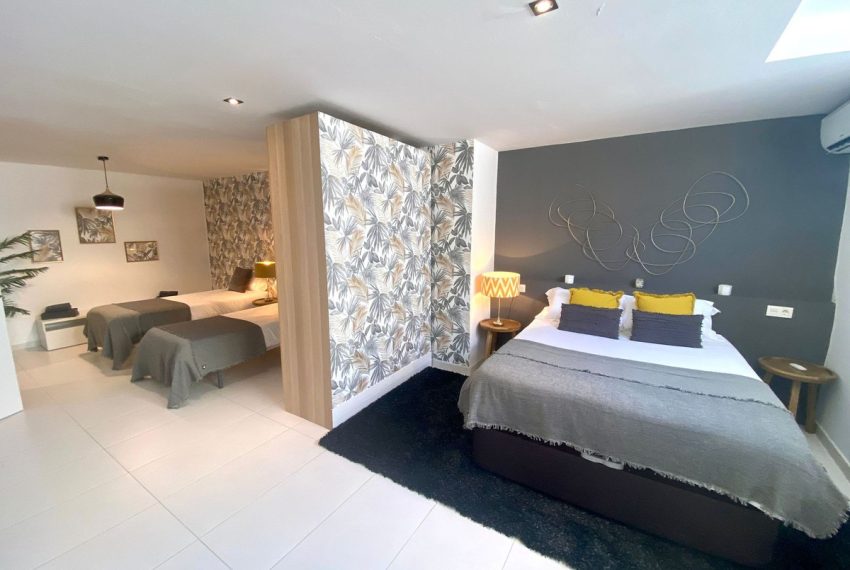 R5005510-Villa-For-Sale-Marbella-Detached-6-Beds-300-Built-5
