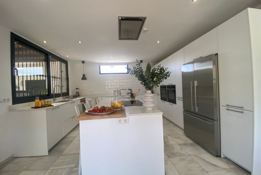 R5005510-Villa-For-Sale-Marbella-Detached-6-Beds-300-Built-6