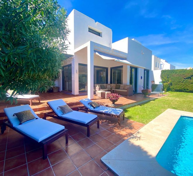 R5005510-Image 1-Detached - 6 Beds - 300 Built