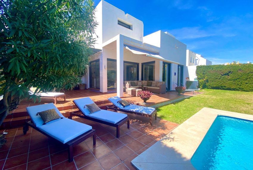 R5005510-Villa-For-Sale-Marbella-Detached-6-Beds-300-Built