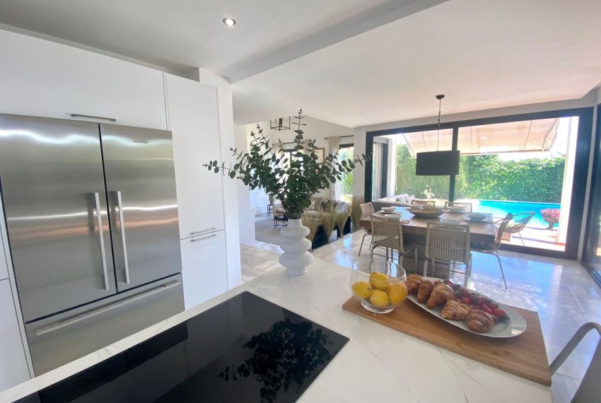 R5005510-Villa-For-Sale-Marbella-Detached-6-Beds-300-Built-9