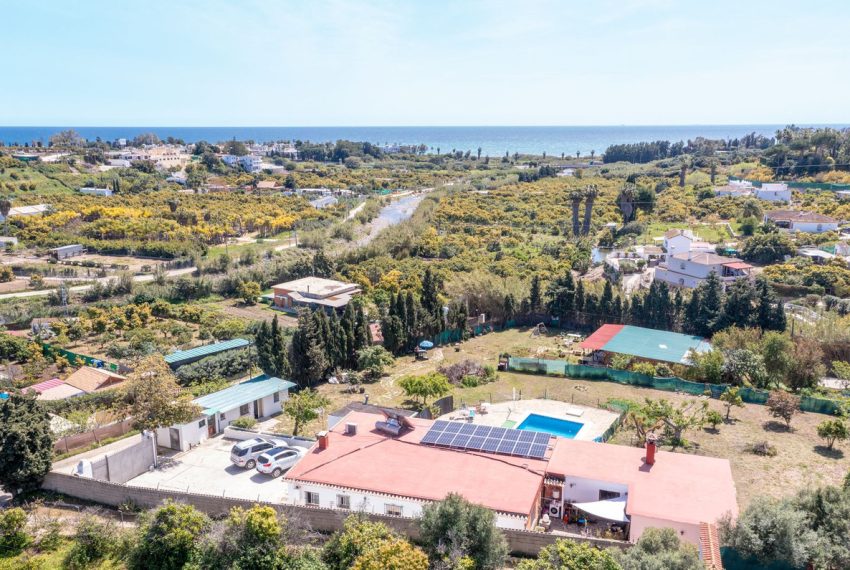 R5005537-Villa-For-Sale-Estepona-Finca-10-Beds-369-Built-2