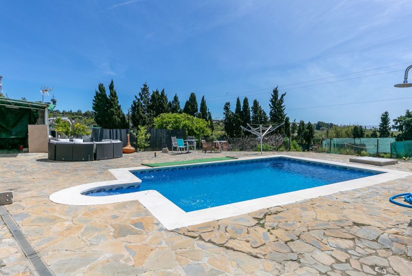 R5005537-Villa-For-Sale-Estepona-Finca-10-Beds-369-Built-4